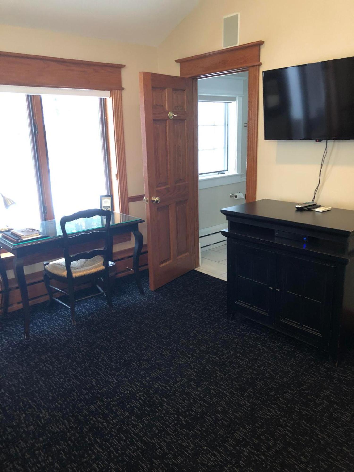 Inn At Black Star Farms Suttons Bay Экстерьер фото