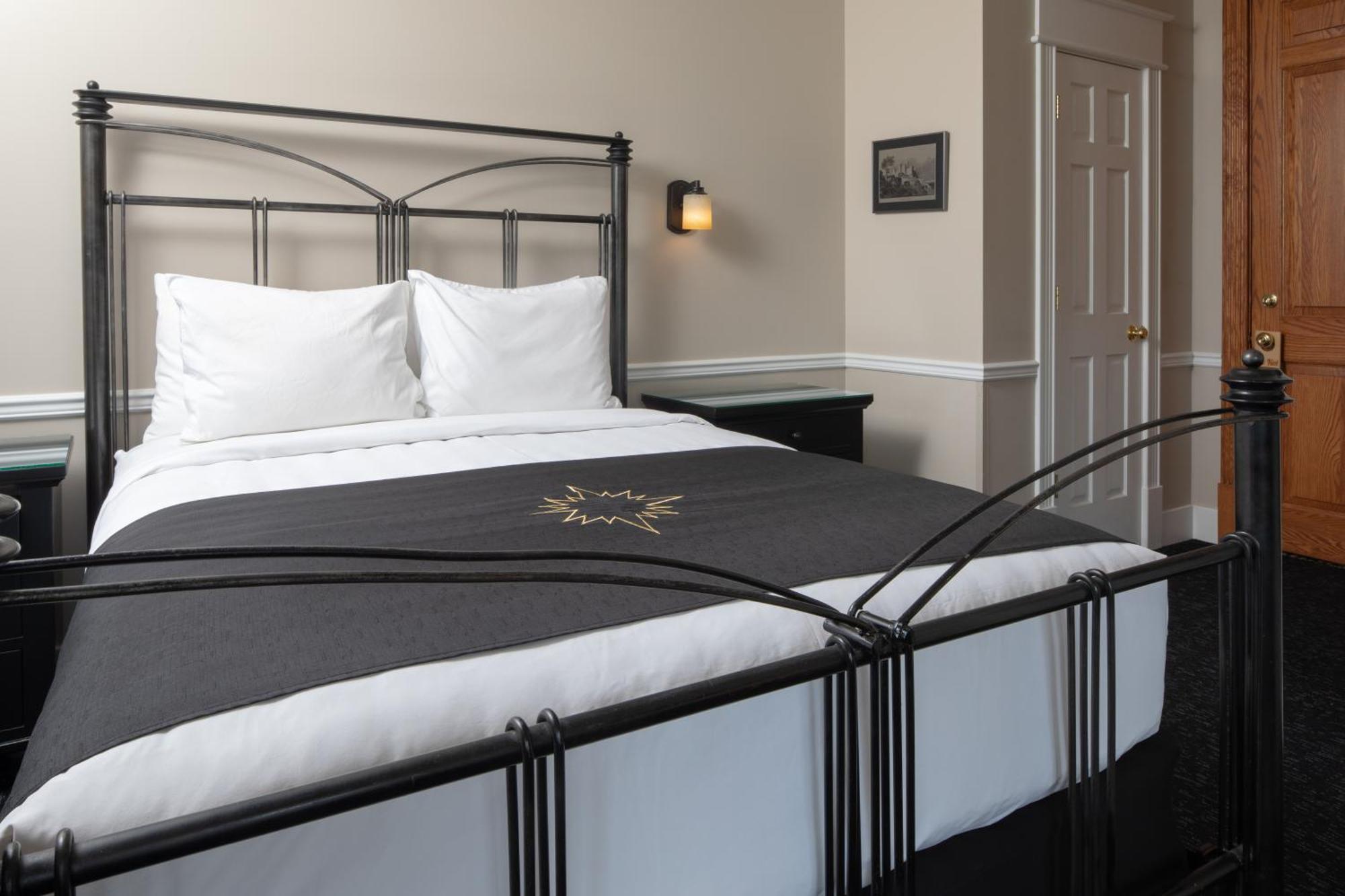 Inn At Black Star Farms Suttons Bay Номер фото